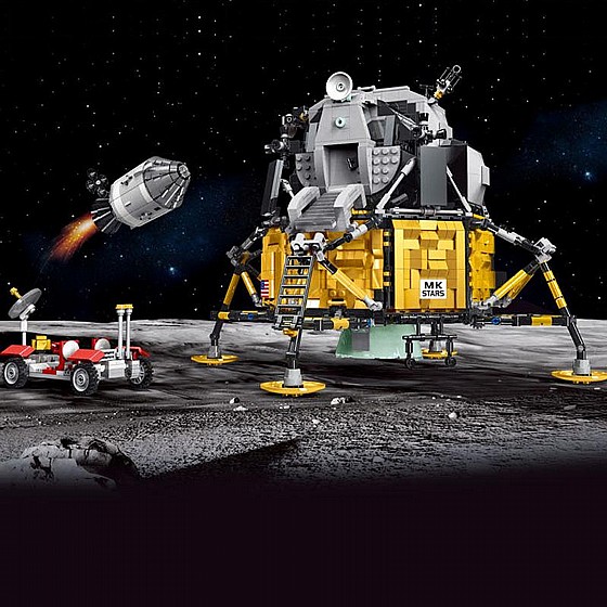 ��� ����� Mould King 21006 Apollo 11 Spacecraft